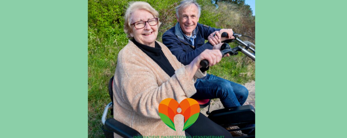 Cliënt en vrijwilliger op de duo-fiets