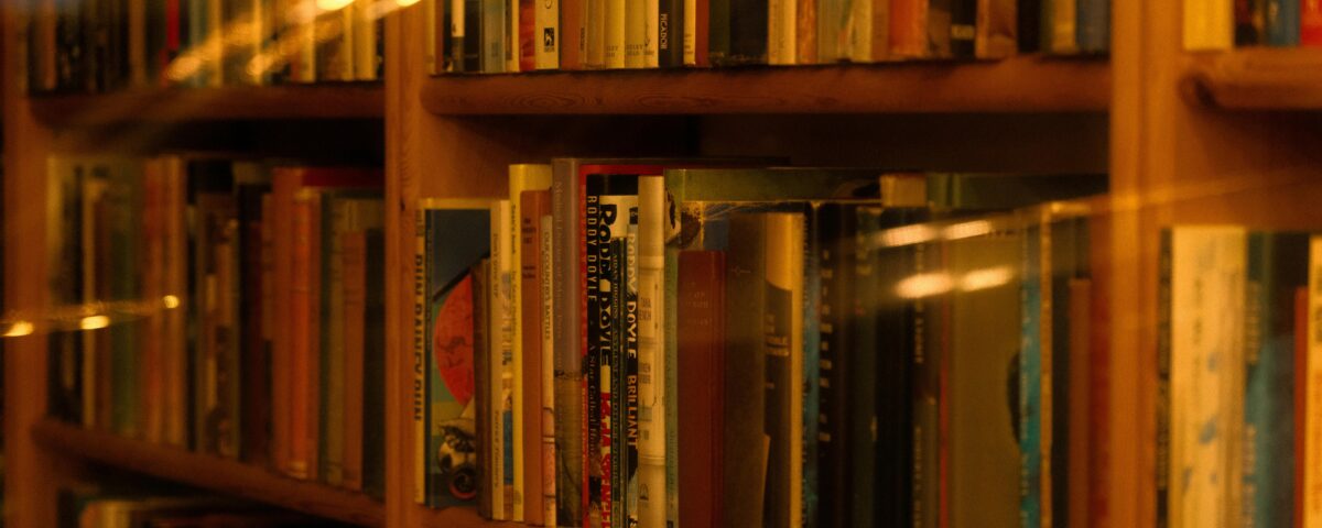 Boeken in boekenkast