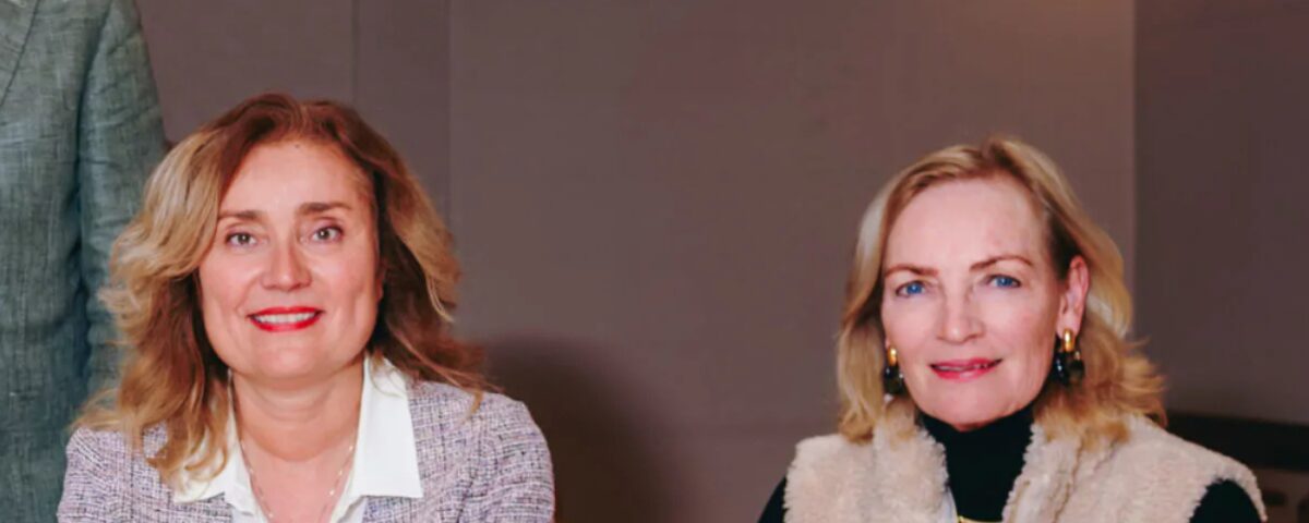 Twee vrouwen aan tafel