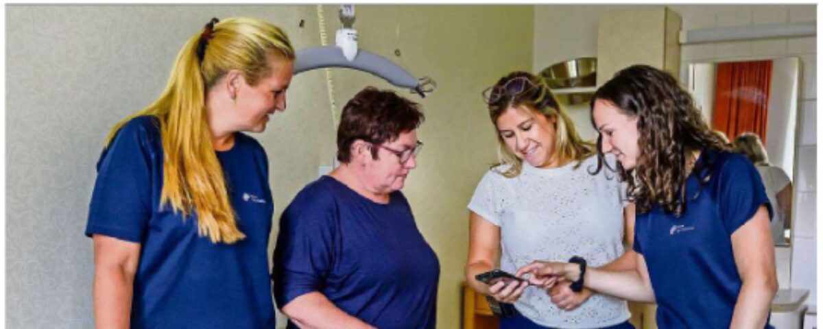 Foto van krant met tekst 'Innovatie bij Overspaarne'