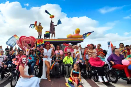 Bewoners en medewerkers van Kennemerhart tijdens Pride